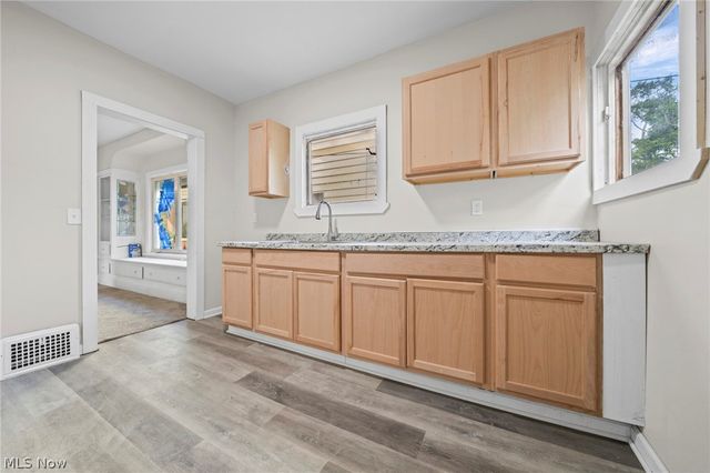 12617 Imperial Avenue, Cleveland, OH 44120