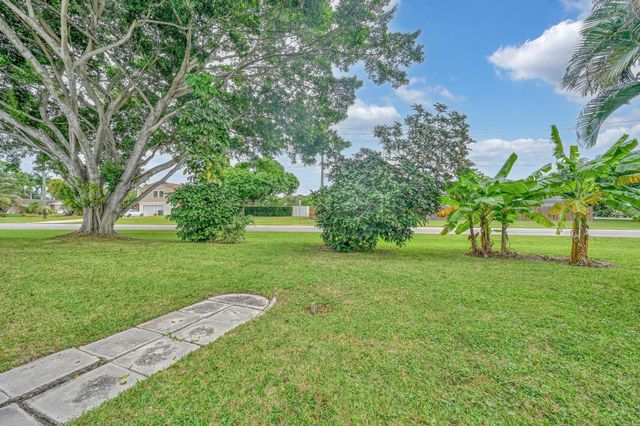 6127 Rainbow Circle, Greenacres, FL 33463