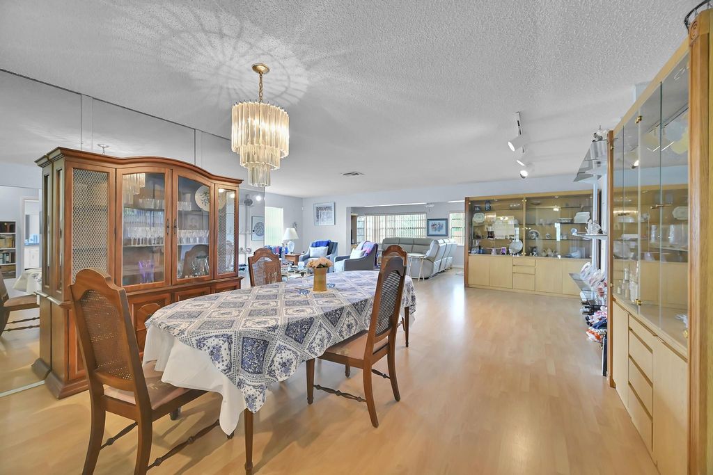 6127 Rainbow Circle, Greenacres, FL 33463