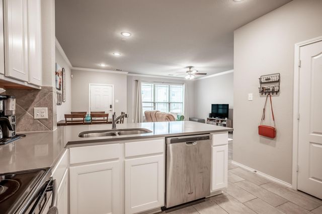 2204 Greystone Drive, Denton, TX 76207