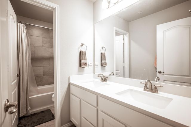 2204 Greystone Drive, Denton, TX 76207