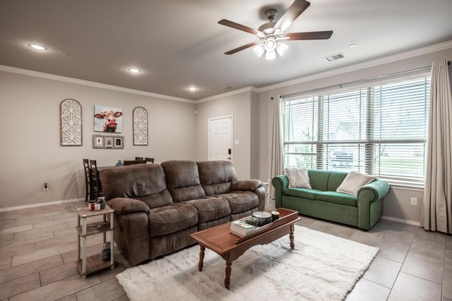 2204 Greystone Drive, Denton, TX 76207
