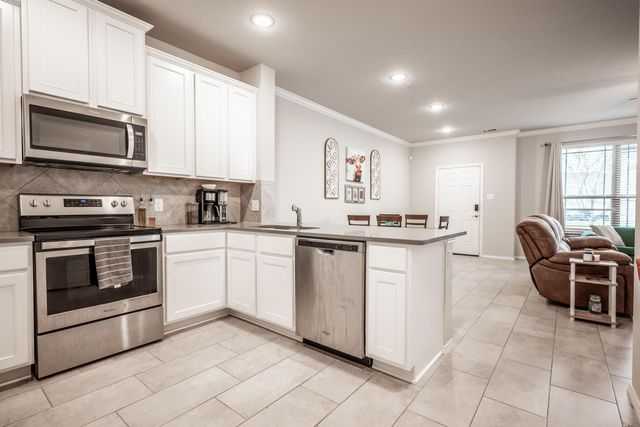 2204 Greystone Drive, Denton, TX 76207