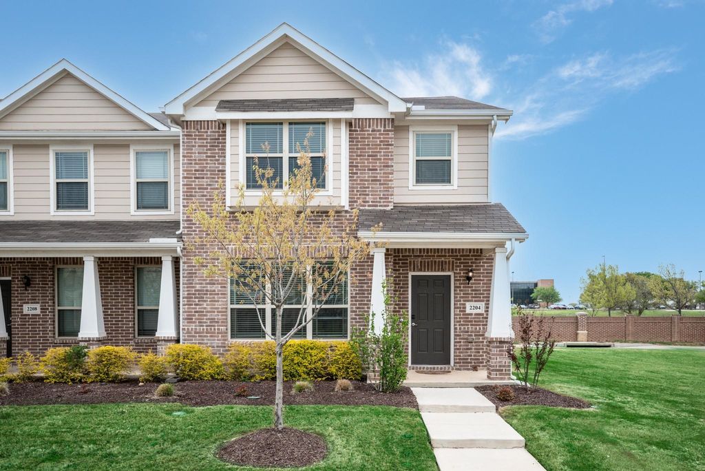 2204 Greystone Drive, Denton, TX 76207