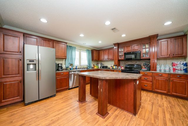 315 Gray Fox Road, Marshall, TX 75670