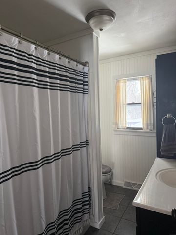 203 9th Avenue, Vinton, IA 52349