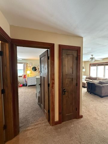 203 9th Avenue, Vinton, IA 52349