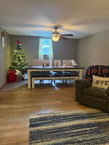 203 9th Avenue, Vinton, IA 52349