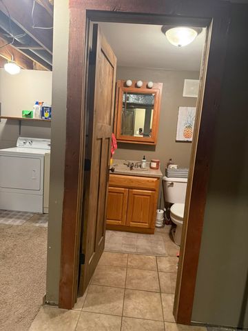 203 9th Avenue, Vinton, IA 52349