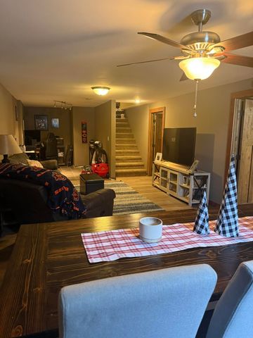 203 9th Avenue, Vinton, IA 52349