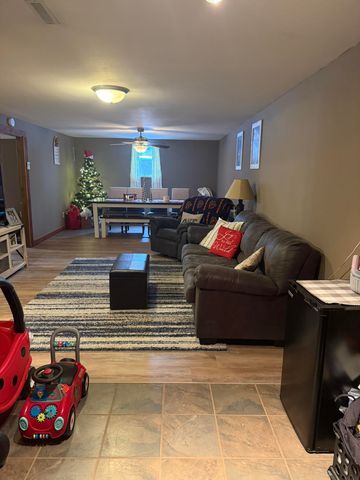 203 9th Avenue, Vinton, IA 52349