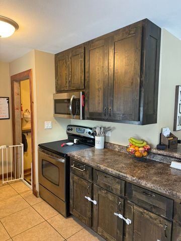 203 9th Avenue, Vinton, IA 52349