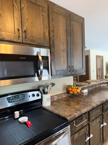 203 9th Avenue, Vinton, IA 52349