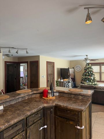 203 9th Avenue, Vinton, IA 52349