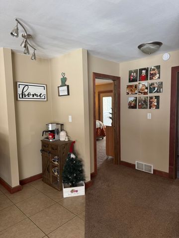 203 9th Avenue, Vinton, IA 52349