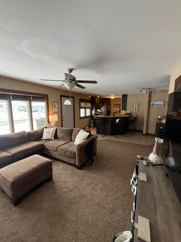 203 9th Avenue, Vinton, IA 52349