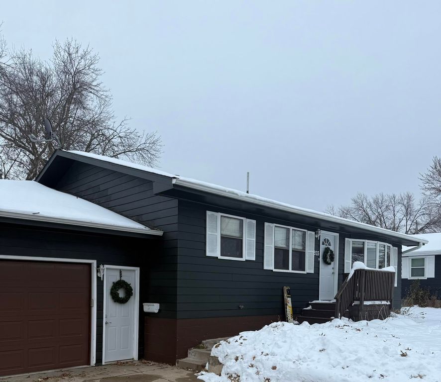 203 9th Avenue, Vinton, IA 52349