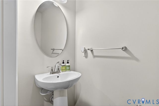 963 Taylor Green Dr, Sandston, VA 23150