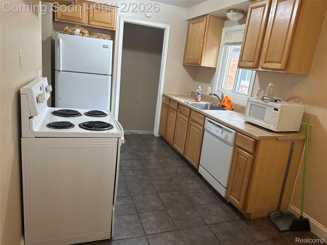 29650 Oakwood Street, Inkster, MI 48141