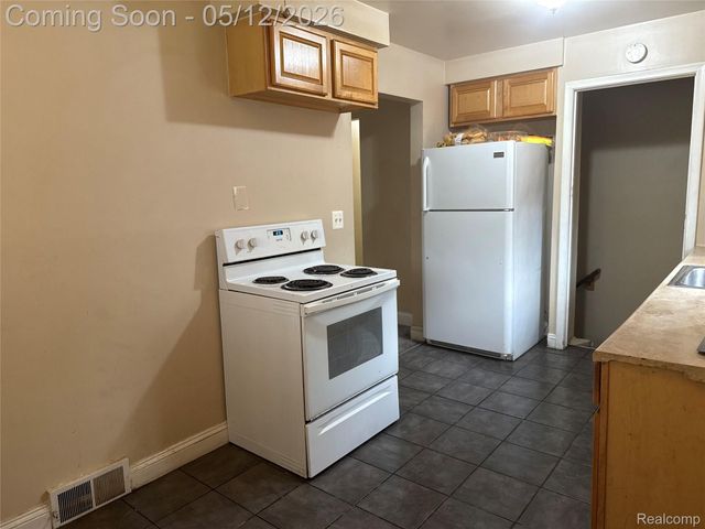29650 Oakwood Street, Inkster, MI 48141