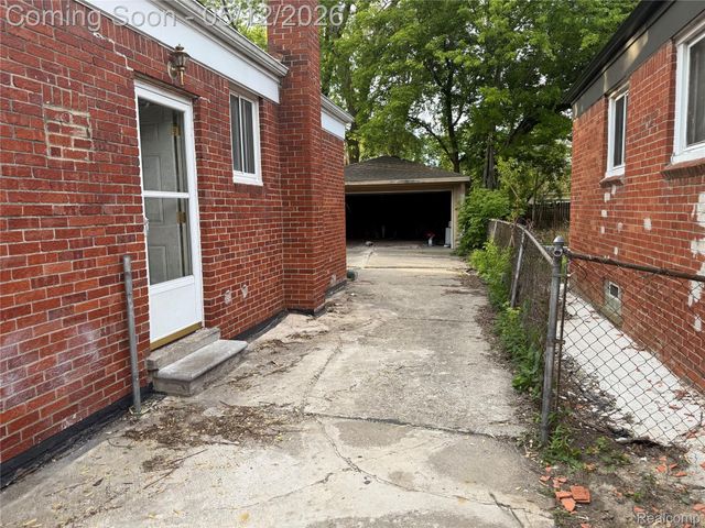 29650 Oakwood Street, Inkster, MI 48141