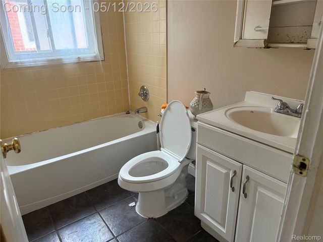 29650 Oakwood Street, Inkster, MI 48141