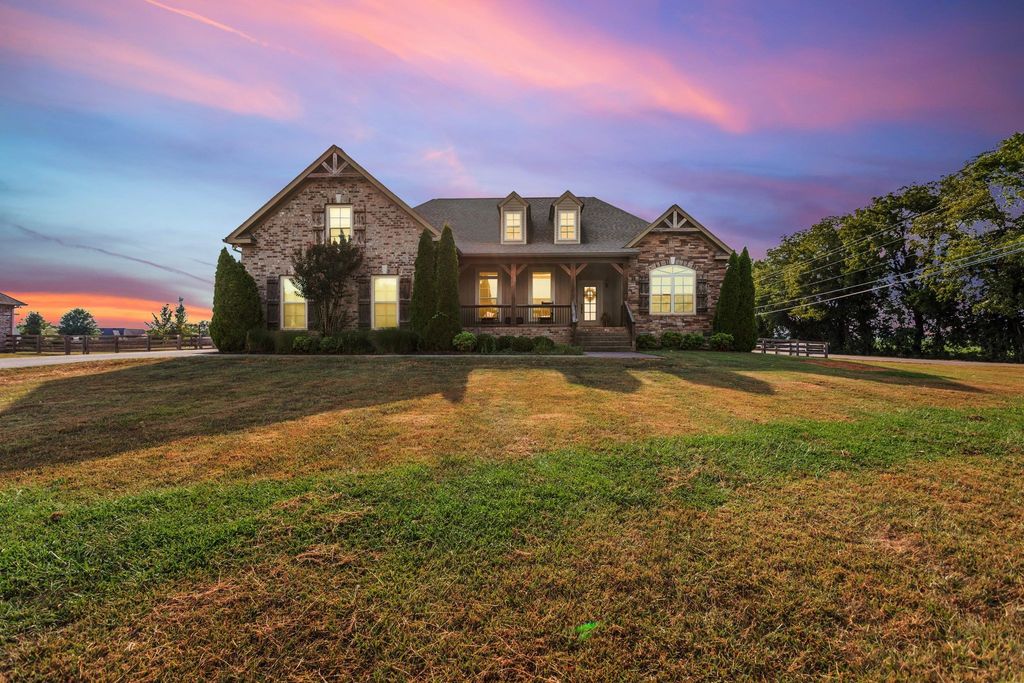 4000 Pleasant Gate Ln, Columbia, TN 38401