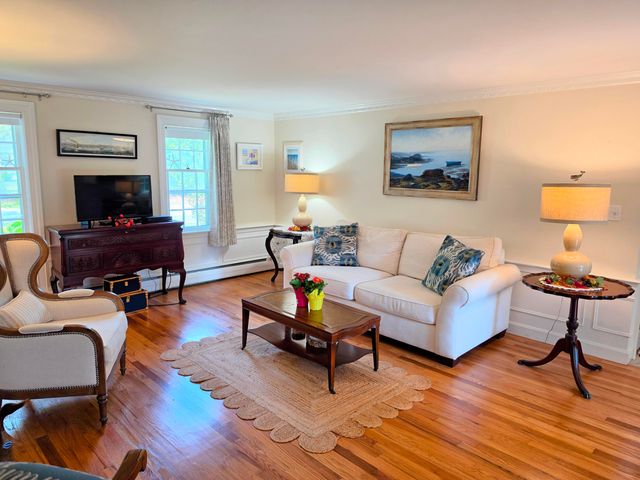 17 Captain York Road, South Yarmouth, MA 02664