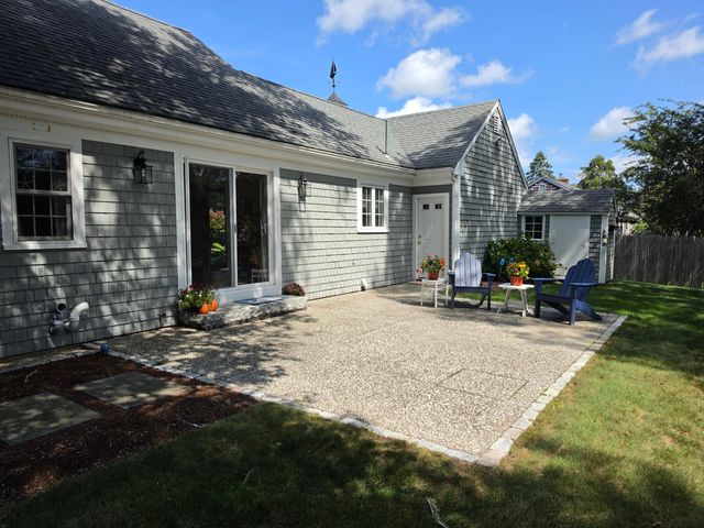 17 Captain York Road, South Yarmouth, MA 02664