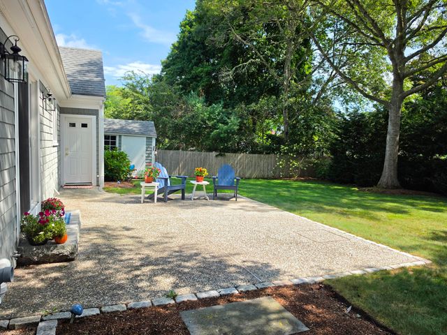 17 Captain York Road, South Yarmouth, MA 02664