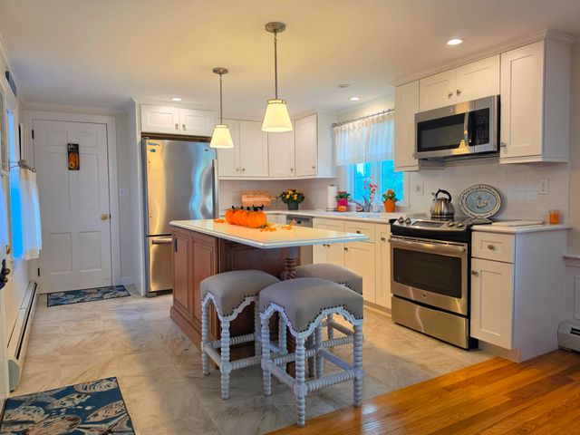 17 Captain York Road, South Yarmouth, MA 02664