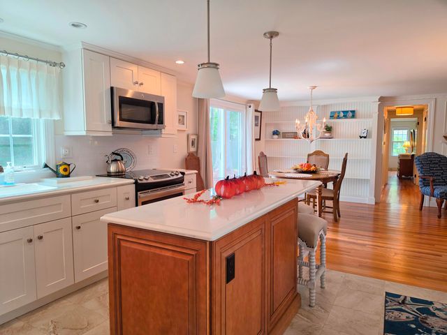 17 Captain York Road, South Yarmouth, MA 02664