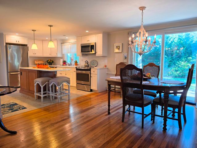 17 Captain York Road, South Yarmouth, MA 02664