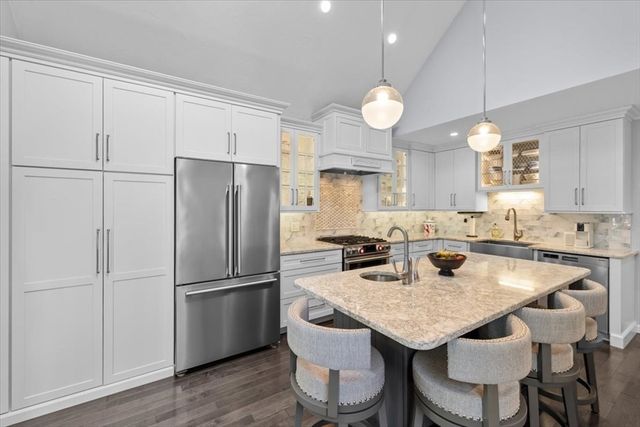 7 Gold Leaf Ln 7, Mashpee, MA 02649