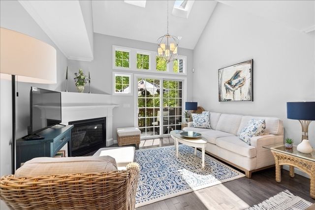 7 Gold Leaf Ln 7, Mashpee, MA 02649