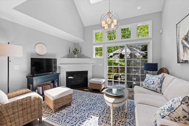 7 Gold Leaf Ln 7, Mashpee, MA 02649