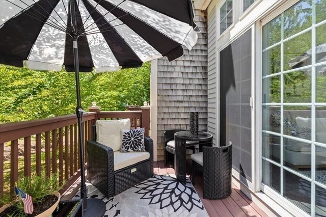7 Gold Leaf Ln 7, Mashpee, MA 02649
