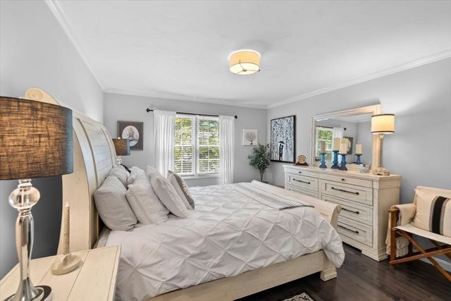 7 Gold Leaf Ln 7, Mashpee, MA 02649