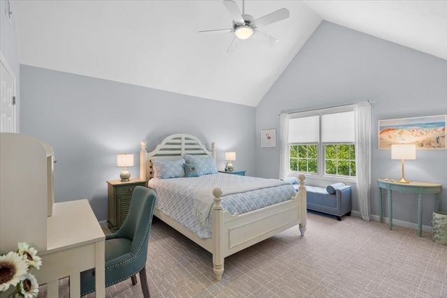 7 Gold Leaf Ln 7, Mashpee, MA 02649