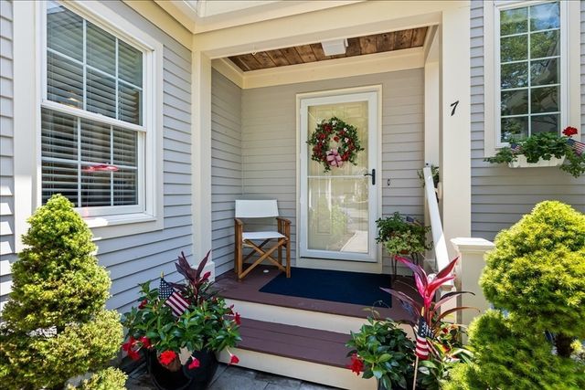 7 Gold Leaf Ln 7, Mashpee, MA 02649