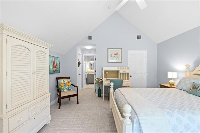 7 Gold Leaf Ln 7, Mashpee, MA 02649