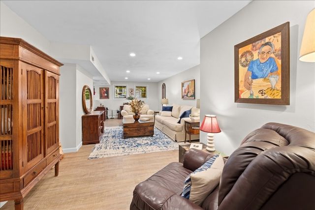 7 Gold Leaf Ln 7, Mashpee, MA 02649