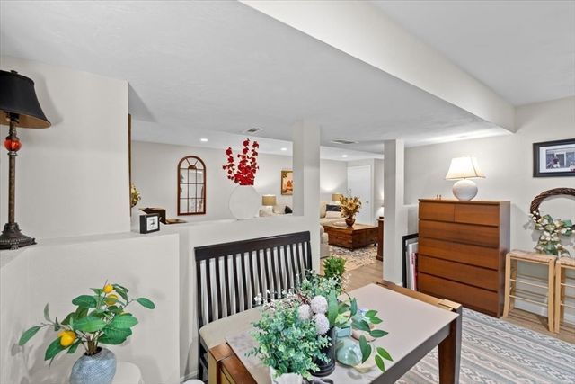7 Gold Leaf Ln 7, Mashpee, MA 02649