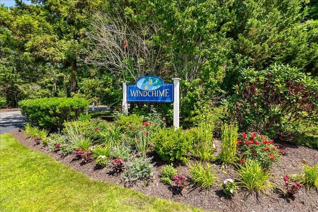 7 Gold Leaf Ln 7, Mashpee, MA 02649