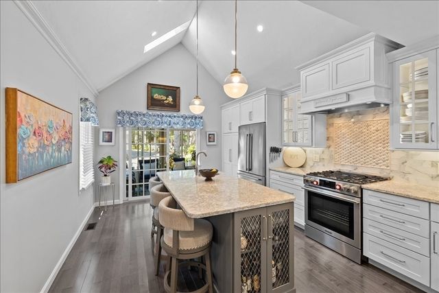7 Gold Leaf Ln 7, Mashpee, MA 02649