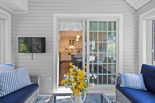 7 Gold Leaf Ln 7, Mashpee, MA 02649