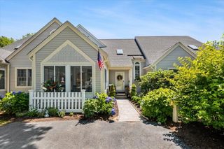 7 Gold Leaf Ln 7, Mashpee, MA 02649