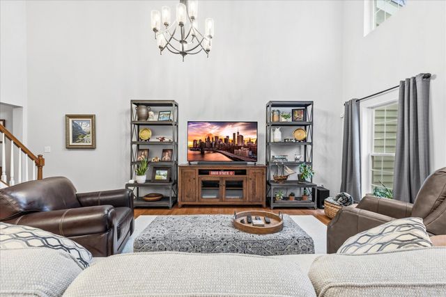 137 Ravines Way, Westerville, OH 43082