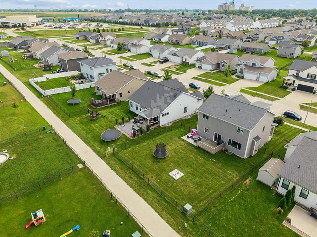 212 Aaron Avenue NW, Bondurant, IA 50035
