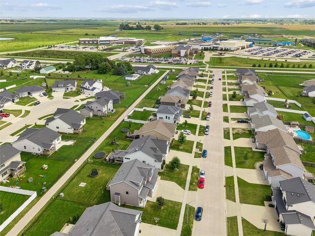 212 Aaron Avenue NW, Bondurant, IA 50035